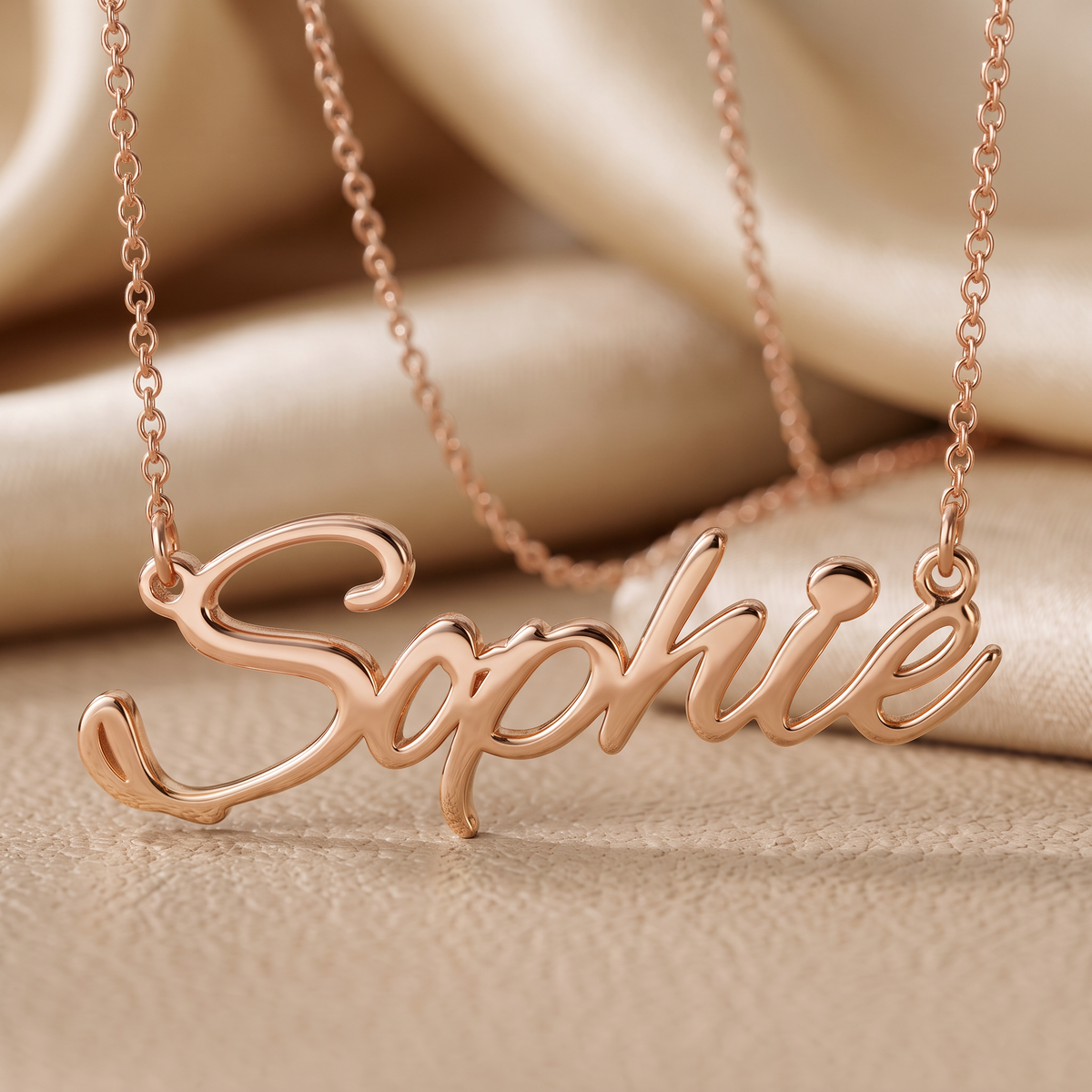 Personalizable name necklace in 3 different colors