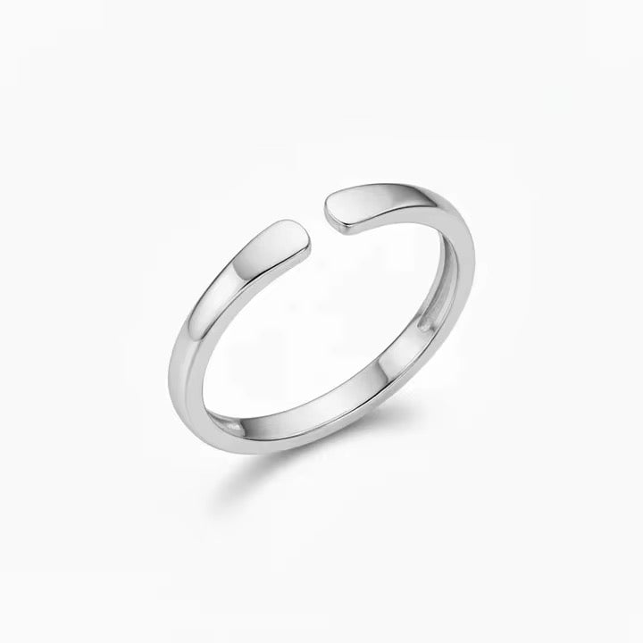Ring with 2 initials, with engraving and 3 different colors