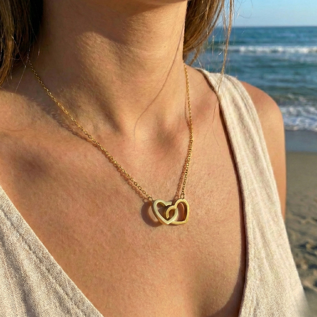 Amora - Double heart necklace with engraving