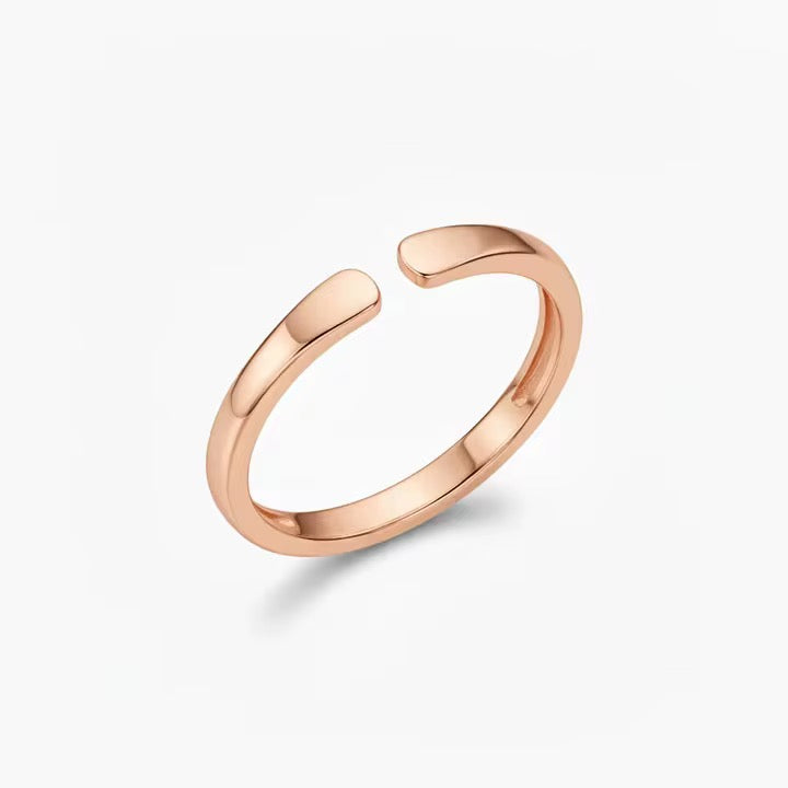 Ring with 2 initials, with engraving and 3 different colors