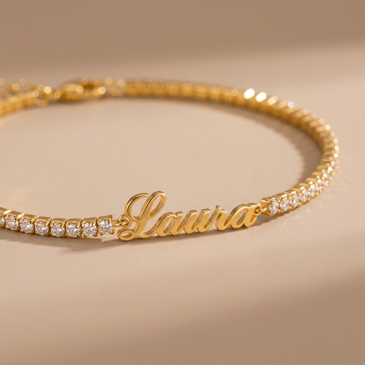 Personalizable tennis bracelet with name