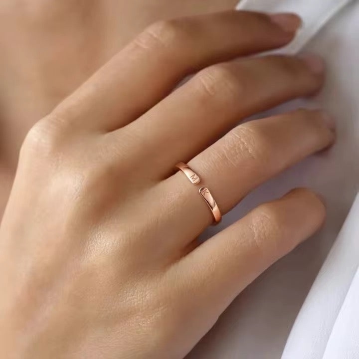 Ring with 2 initials, with engraving and 3 different colors